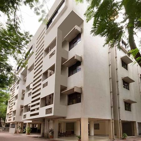 Hotel Meru Pune Bagian luar foto