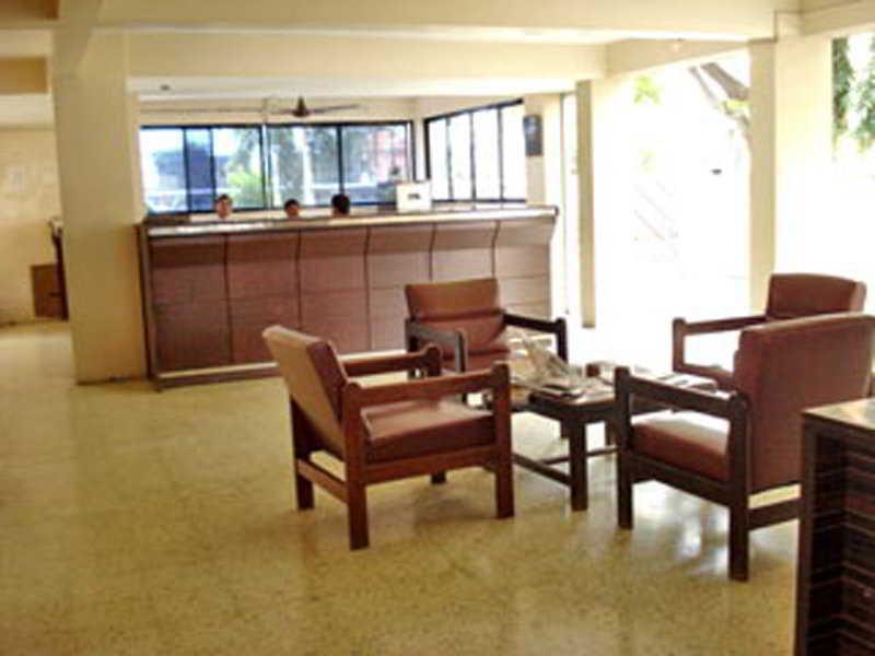 Hotel Meru Pune Bagian luar foto