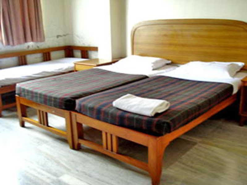 Hotel Meru Pune Bagian luar foto